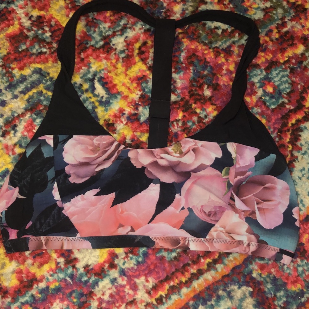 Lululemon sports bra